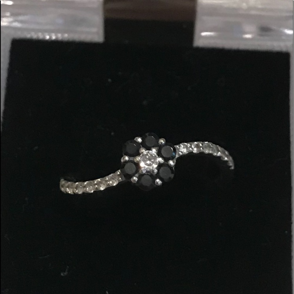Real K10 White Gold Stamp Ring w/ Sapphire & dia 7